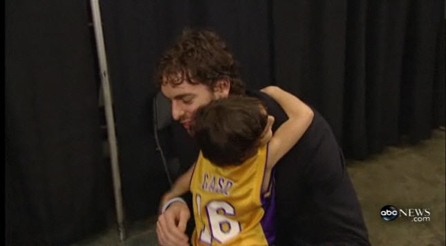 Ezra French meeting Basketball Hero Pau Gasol